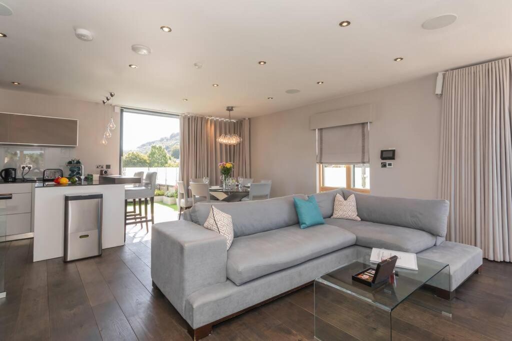Stylish Penthouse Apartment With Hot Tub Bath Dış mekan fotoğraf