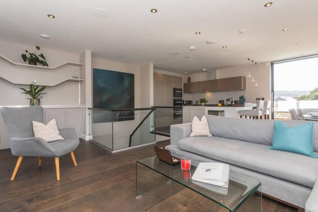 Stylish Penthouse Apartment With Hot Tub Bath Dış mekan fotoğraf