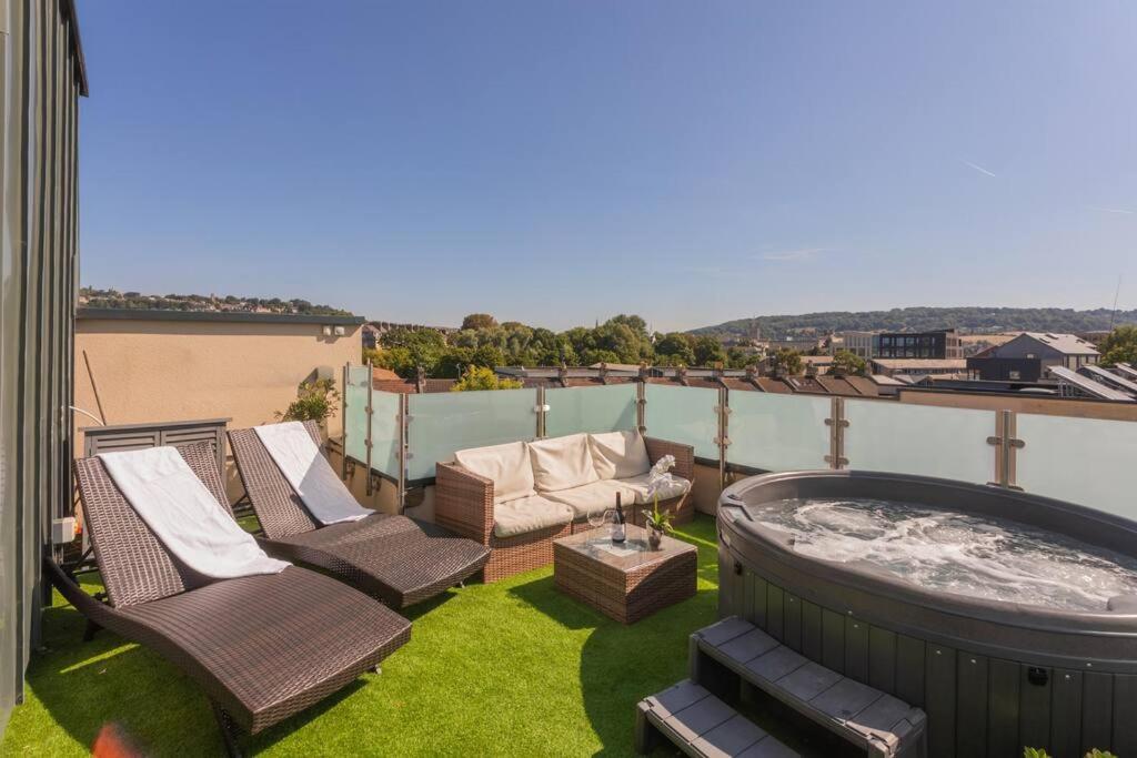 Stylish Penthouse Apartment With Hot Tub Bath Dış mekan fotoğraf